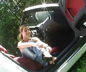 Teen fickt Schaltknauf